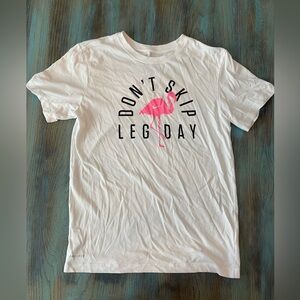 The Nike Tee dri-fit Flamingo "Don't Skip Leg Day" S